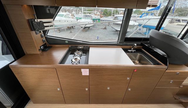 Mollie yacht for sale 18