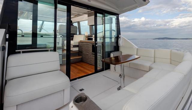 TIARA C49 COUPE yacht for sale 15