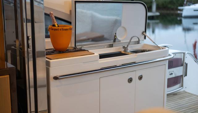 noname yacht for sale 10