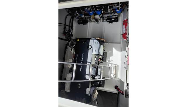 Libert'e yacht for sale 49