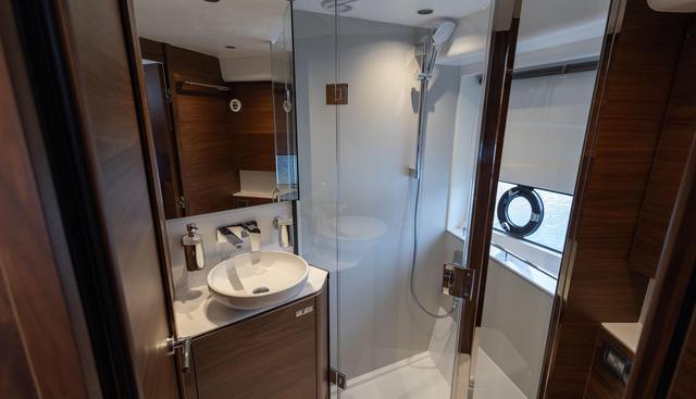 V50941 yacht for sale 24