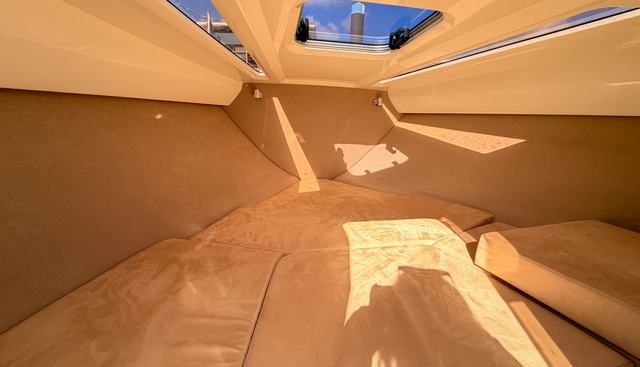 Parker 630 DC yacht for sale 42
