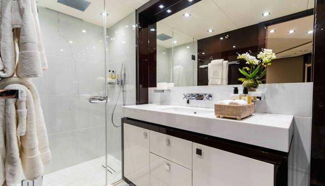 KING POWER yacht for sale 43