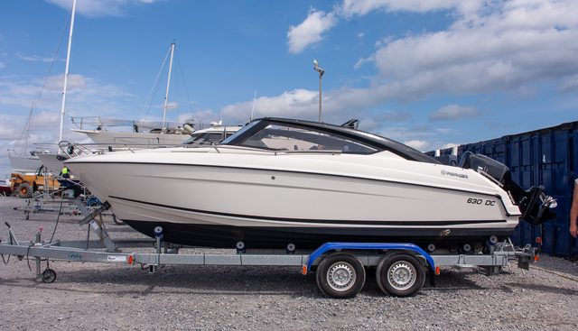 Parker 630 DC yacht for sale 47