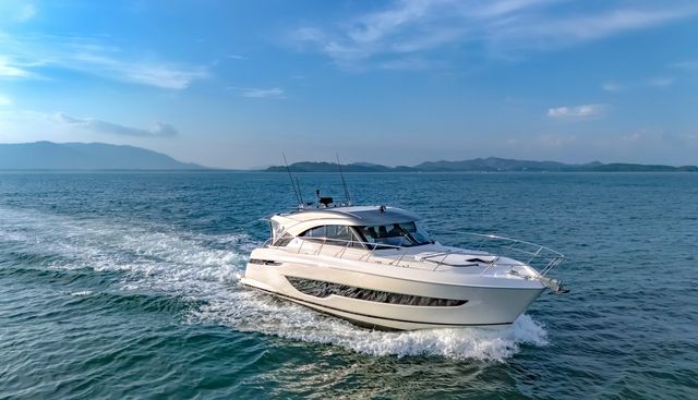 RIVIERA 4600 SY yacht for sale 8