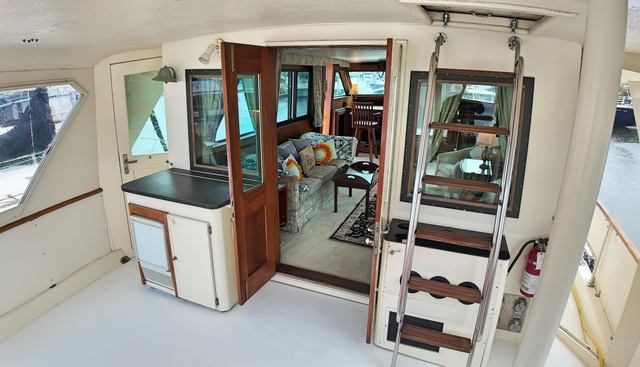 Hooch yacht for sale 14