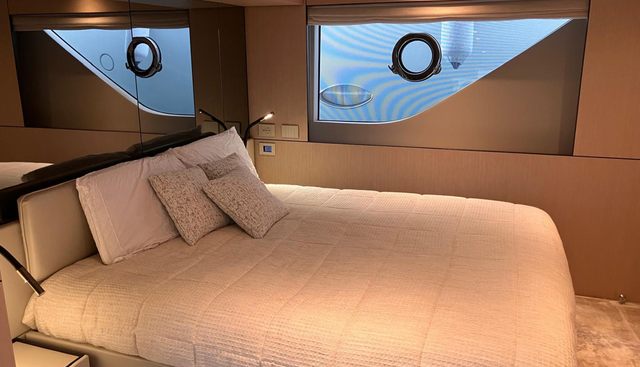 MIDNIGHT BLUE I yacht for sale 18