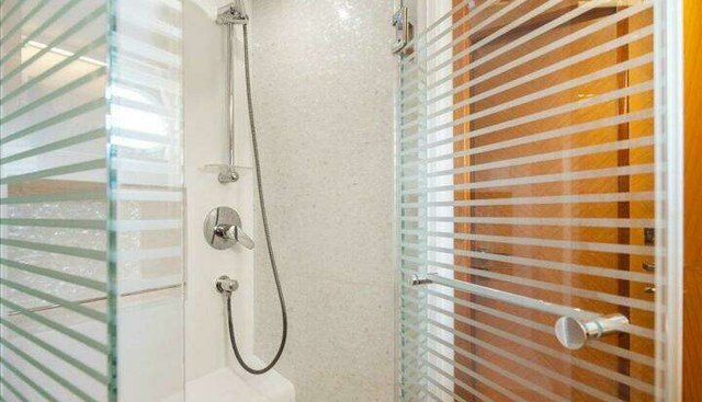 MAGIC yacht for sale 32