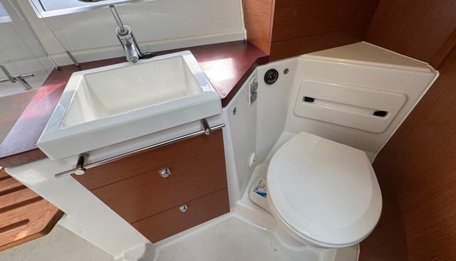 3 Treasures yacht for sale 32