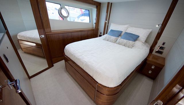 DASHING WAVE yacht for sale 29