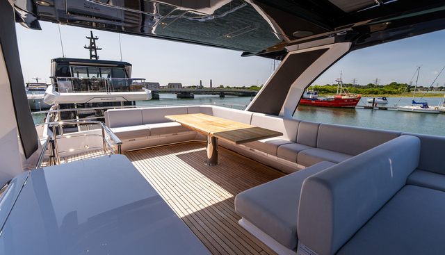 3042568 yacht for sale 12