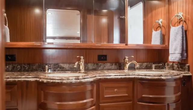 AL DI LA yacht for sale 34
