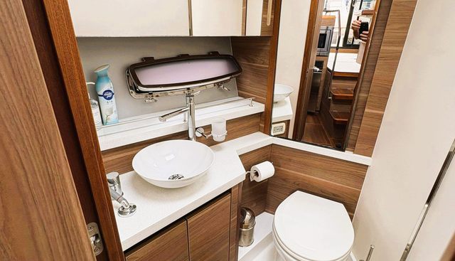 F380 yacht for sale 24