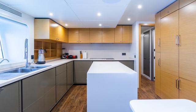 LEONIDAS yacht for sale 30