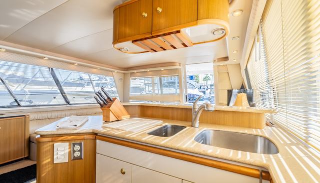 HYVE yacht for sale 23