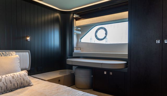 3042568 yacht for sale 40