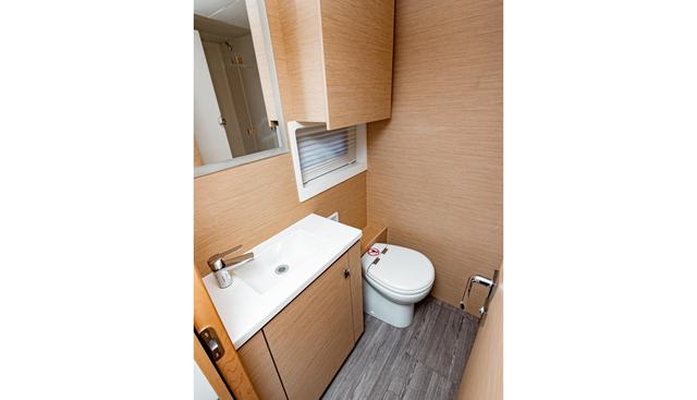 Libert'e yacht for sale 39