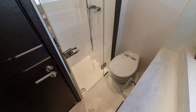 3042568 yacht for sale 53