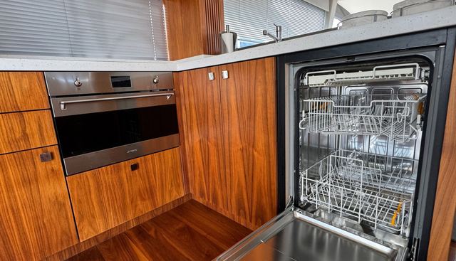 ELU yacht for sale 10