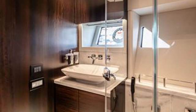 PREDATOR 65 yacht for sale 30