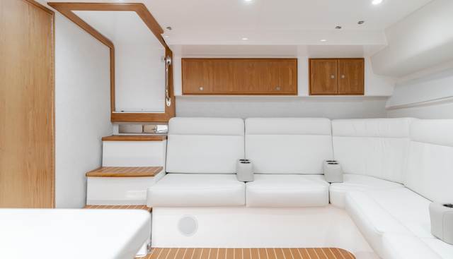 Commodore Two yacht for sale 48