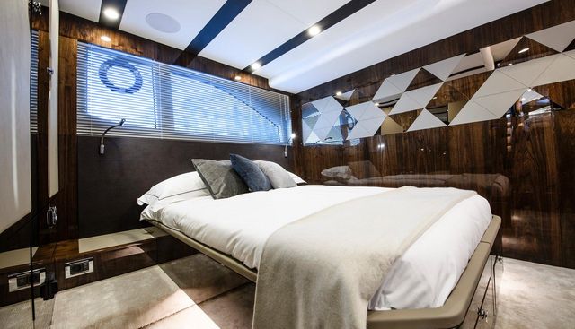 Tender Garage & Hi/Lo Swimplatform yacht for sale 22