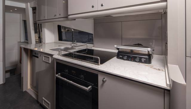 SPACE ODDITY yacht for sale 28