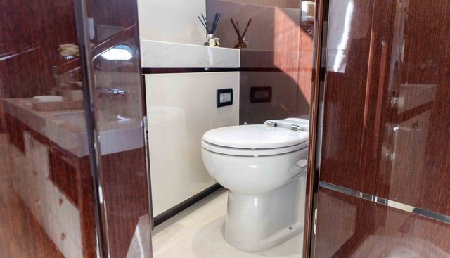 KING POWER yacht for sale 40