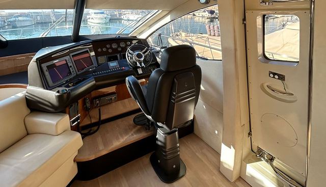 CHAMPAGNE yacht for sale 12