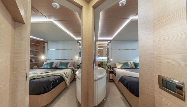 BENETTI DELFINO 93 yacht for sale 19