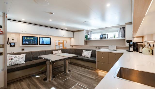 Emerald yacht for sale 42