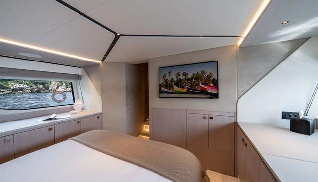 PREDATOR 55 yacht for sale 27