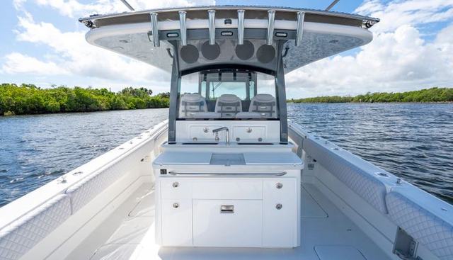 42 Lujo yacht for sale 20