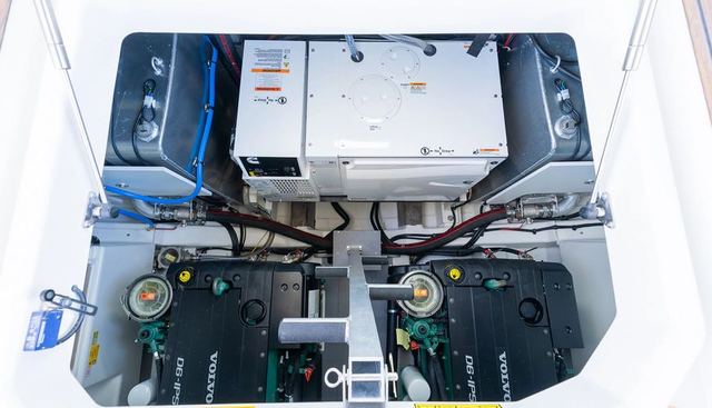 F4.9 yacht for sale 65