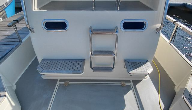 Razor crest yacht for sale 12