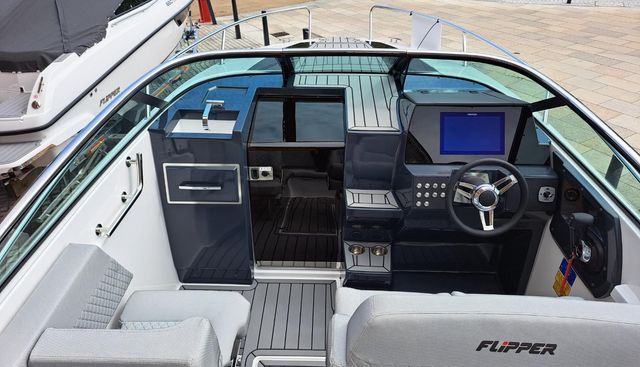 F700 yacht for sale 12