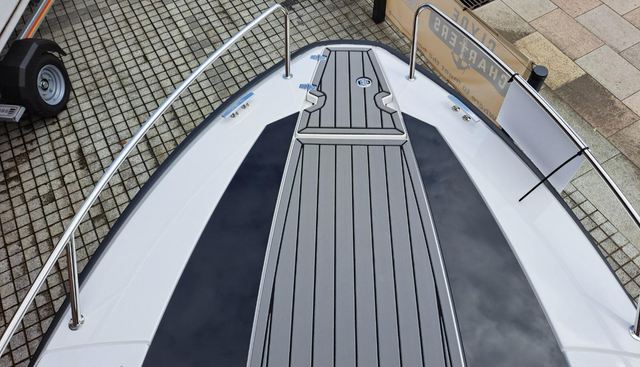 F700 yacht for sale 19