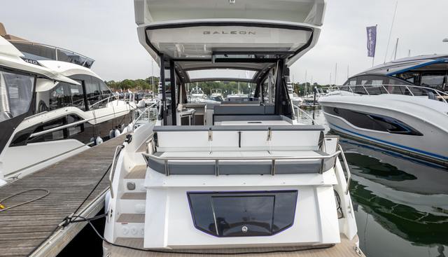 425HTS-074 yacht for sale 49