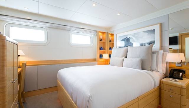 LA TANIA yacht for sale 14