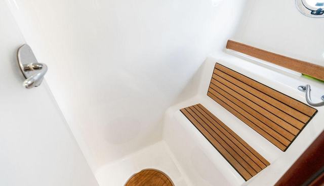 DREAMSCAPE yacht for sale 40