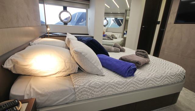 V yacht for sale 33