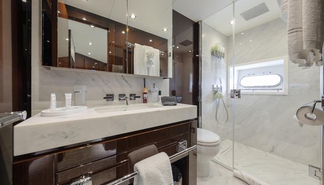 REUNION yacht for sale 37