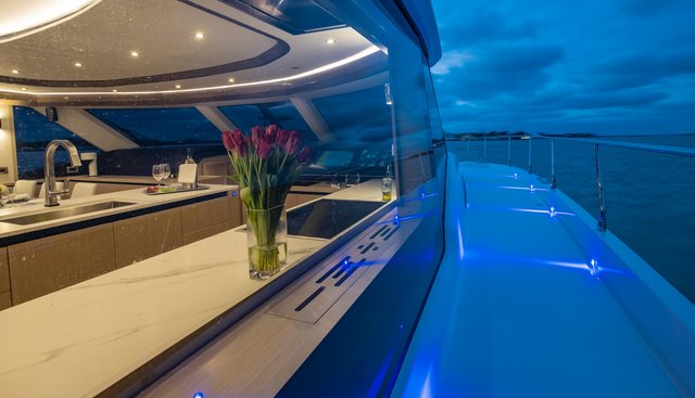 AQUILA 70 yacht for sale 20