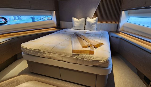 S72 yacht for sale 27