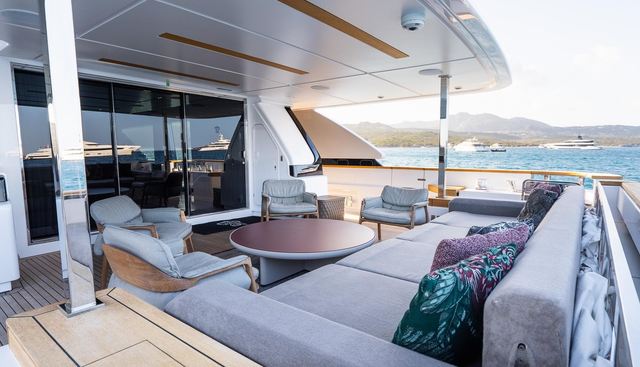QUEEN J III yacht for sale 8