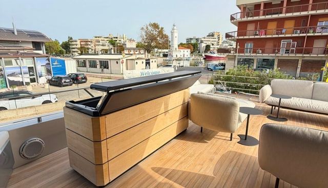 Carat yacht for sale 22