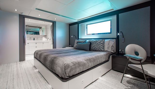 Curfew II yacht for sale 18