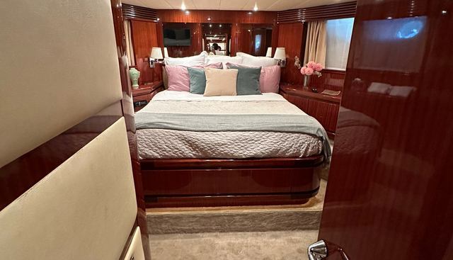 Tecnomar Velvet 90 yacht for sale 37