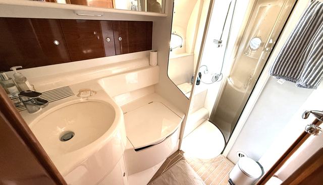 Footloose yacht for sale 15