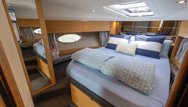 Lady IXNA yacht for sale 4
